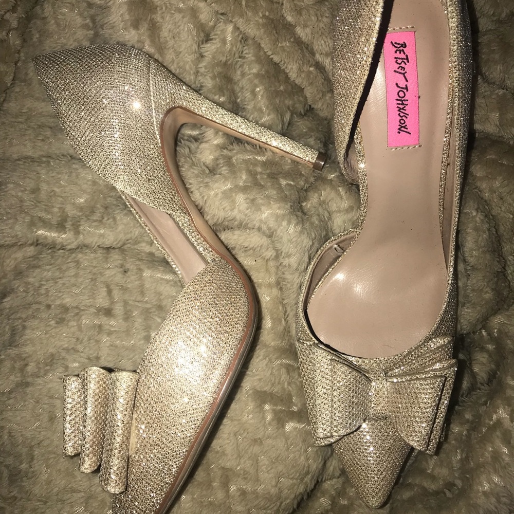 NWOT Betsey Johnson Sparkly Bow Heels